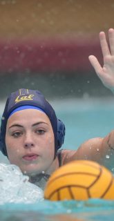 Feline Voordouw, waterpoloster voor University of California Berkeley, begeleid door Slamstox