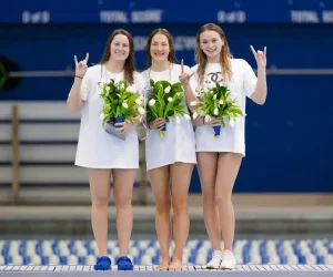 Marij van der Mast, zwemster voor University at Buffalo, begeleid door Slamstox