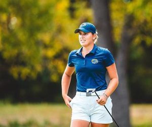 Mayka Hoogeboom, golfster voor Kent State University, begeleid door Slamstox