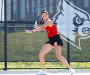 Lika Peresypkina, tennisster voor University of Louisville, begeleid door Slamstox