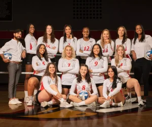 Loes Peijnenburg volleybalster voor